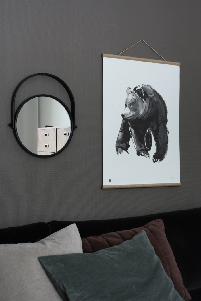 Black & white bear wall decor